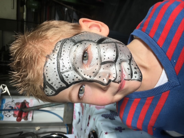 Kind met robot schmink
